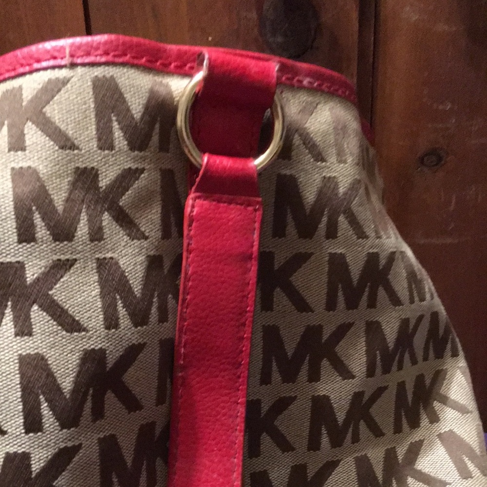 Michael Kors Cream and Red Tote with Elegant Design - Picture 11 of 16